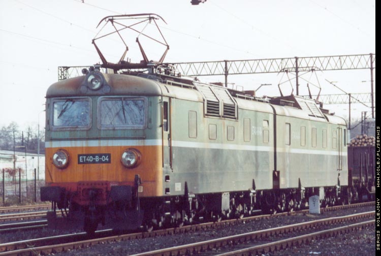 FIRST CLASS（SUGAR HILL 255) Mid Hants Railway Autumn Steam Gala on Sunday 5th October